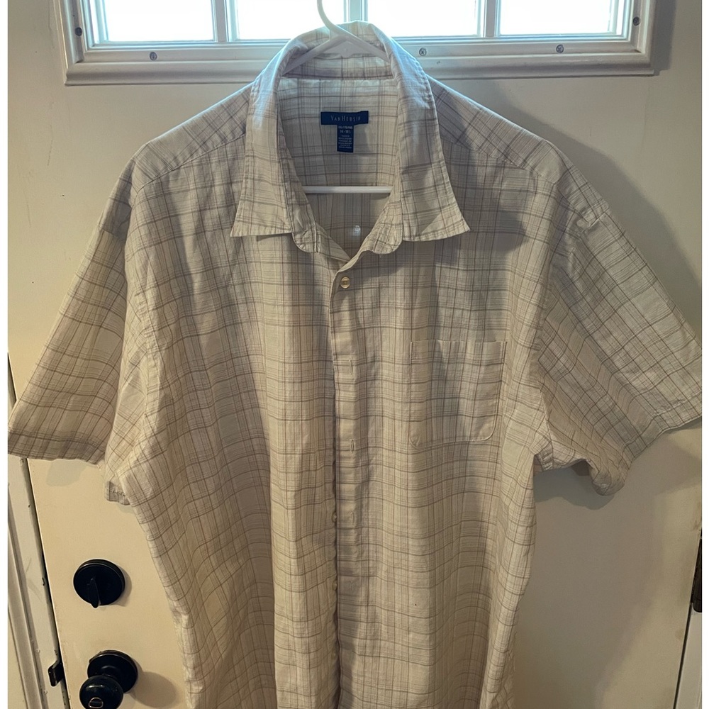 Van Heusen XXL 18-18 1/2 mens causal short sleeved shirt with collar button up.